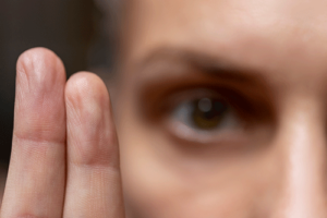 a person holds up two fingers participating in emdr therapy